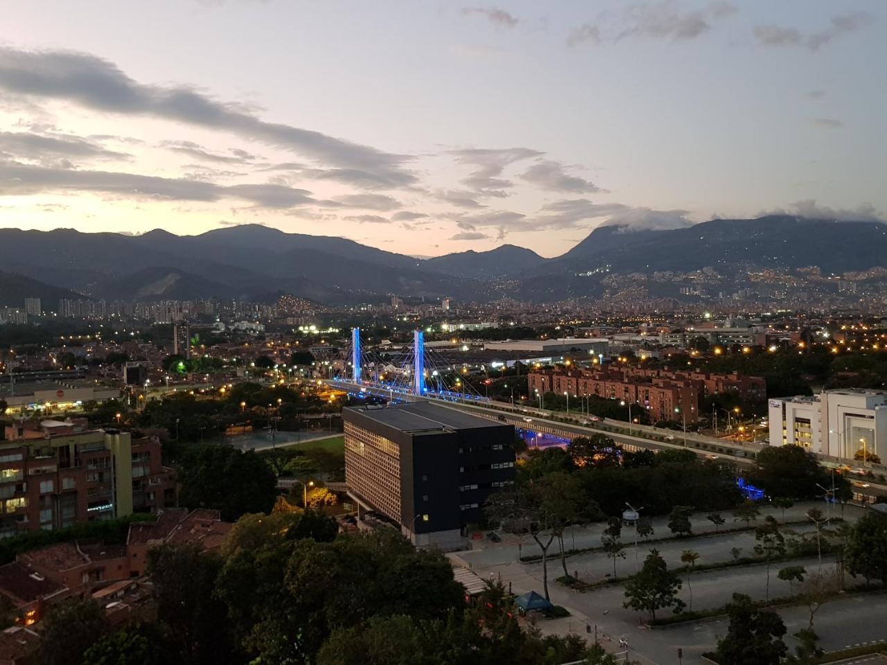 Aptos Alcazar Oviedo By Housy Host Medellín Exteriér fotografie